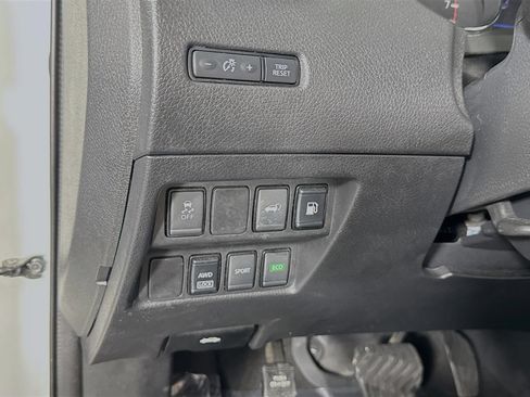 Used 2018 Nissan Rogue SV AWD/4WD image 10