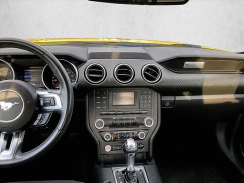 Used 2018 Ford Mustang Coupe RWD image 8