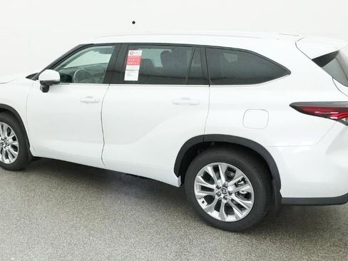 New 2026 Toyota Highlander Limited AWD/4WD image 4