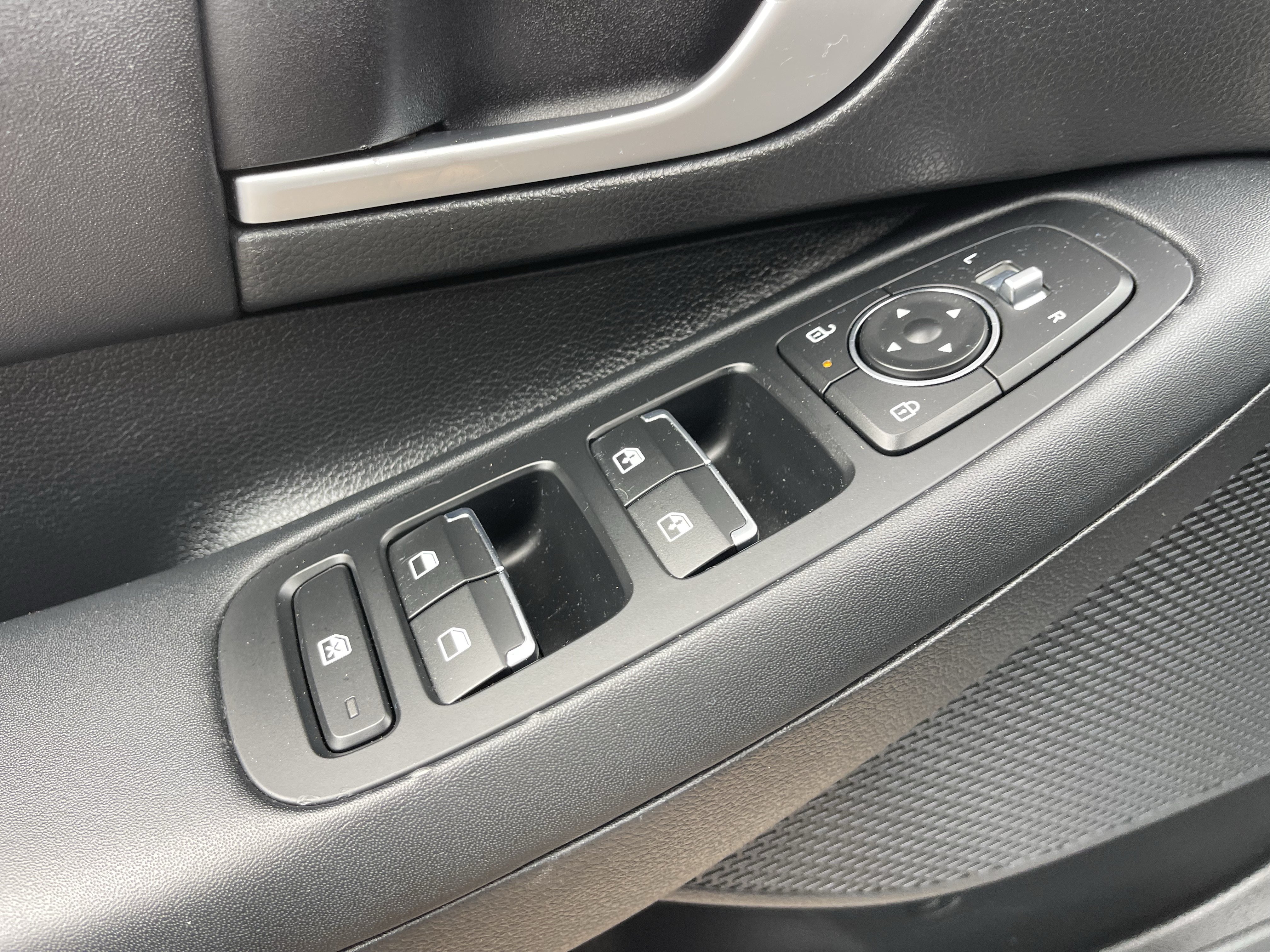 Used 2025 Hyundai Sonata SEL FWD image 19