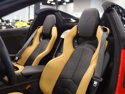 Used 2023 Chevrolet Corvette Stingray Preferred Conv w/ Z51 Performance Package RWD image 13