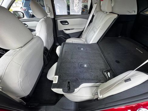 Used 2025 Nissan Rogue SV AWD/4WD image 39