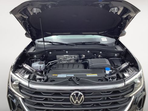 New 2026 Volkswagen Atlas Cross Sport SE FWD image 11