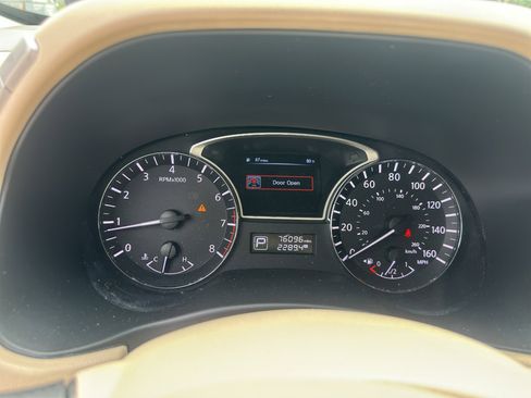 Used 2014 Nissan Pathfinder SL w/ SL Premium Package FWD image 6