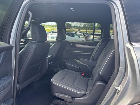 Used 2025 Buick Enclave Preferred FWD image 11