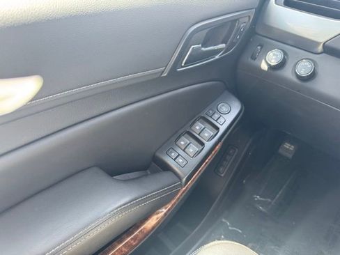 Used 2019 Chevrolet Suburban Premier AWD/4WD image 31