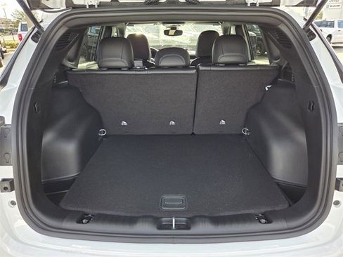 Used 2026 Jeep Compass Latitude image 14