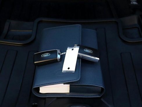 Used 2018 Land Rover Discovery SE image 45