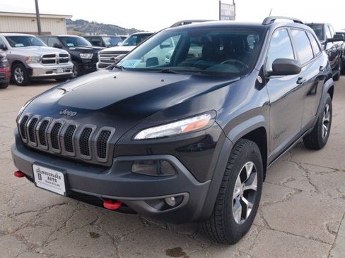 Used 2017 Jeep Cherokee Trailhawk w/ Comfort & Convenience Group AWD/4WD image 2