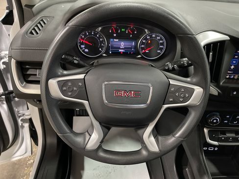 Used 2023 GMC Terrain SLE image 17