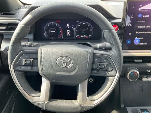 Used 2025 Toyota Tacoma TRD Sport image 15