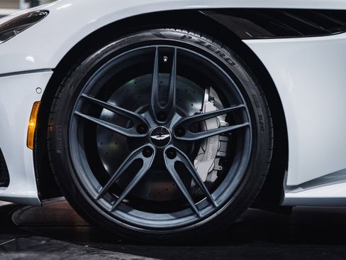 Used 2019 Aston Martin DBS Superleggera image 10