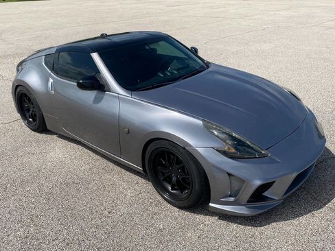 Used 2009 Nissan 370Z Touring RWD image 3