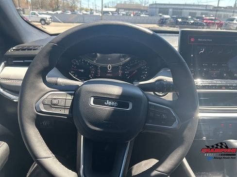 Used 2023 Jeep Compass Limited image 15