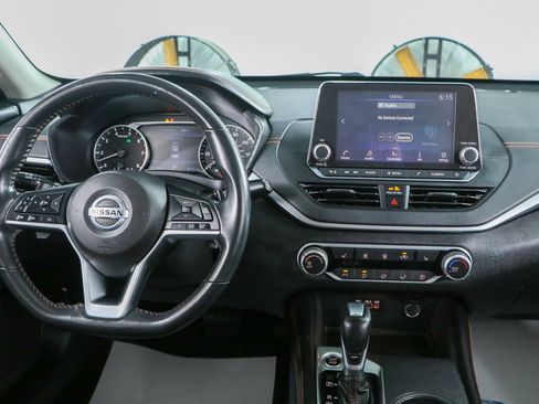 Used 2022 Nissan Altima 2.5 SR w/ Midnight Edition Package FWD image 17