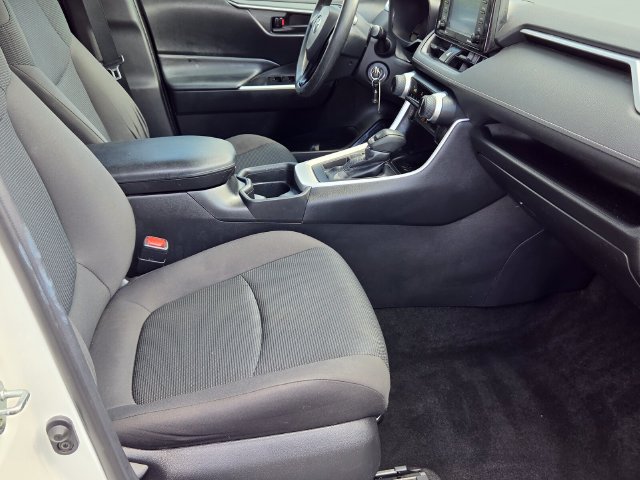 Used 2021 Toyota RAV4 LE FWD image 17