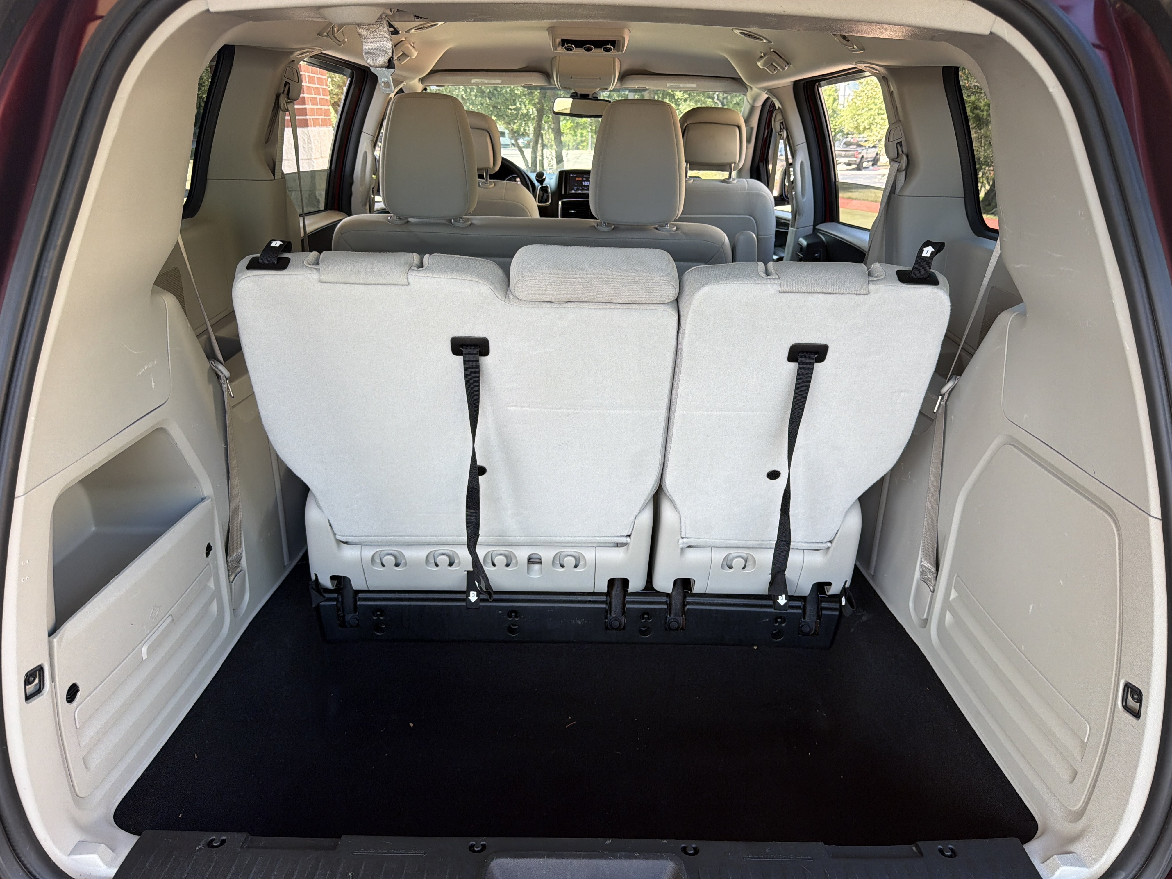 Used 2018 Dodge Grand Caravan SE w/ UConnect Hands-Free Group FWD image 15