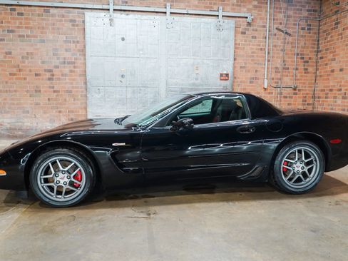Used 2002 Chevrolet Corvette Z06 w/ Memory Pkg RWD image 9
