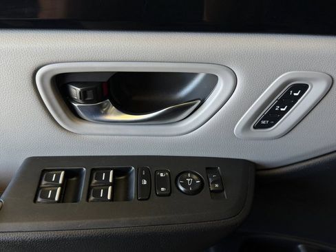 Used 2025 Honda Pilot Touring image 29
