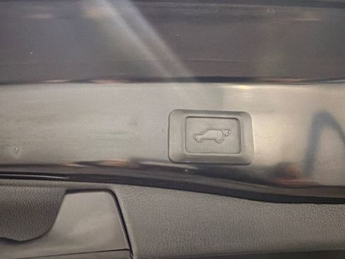 Used 2022 Toyota RAV4 XLE Premium image 21