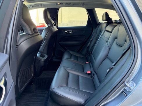 Used 2019 Volvo XC60 T5 Momentum w/ Premium Package AWD/4WD image 22