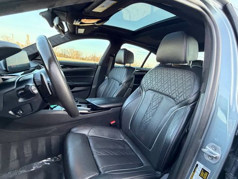 Used 2018 BMW M550i xDrive w/ Driving Assistance Package image 11