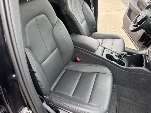 Certified 2025 Volvo XC40 B5 Core image 35