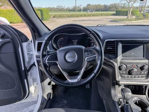 Used 2021 Jeep Grand Cherokee Laredo image 13