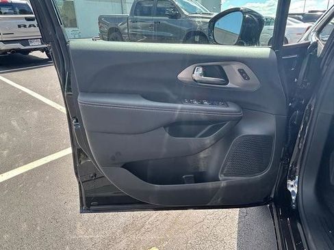 New 2026 Chrysler Pacifica Select FWD image 16