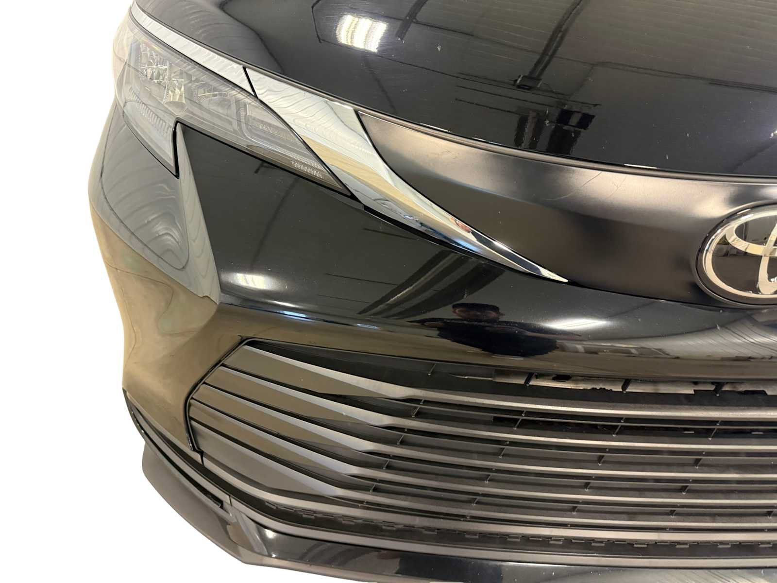 Used 2026 Toyota Sienna LE AWD/4WD image 4