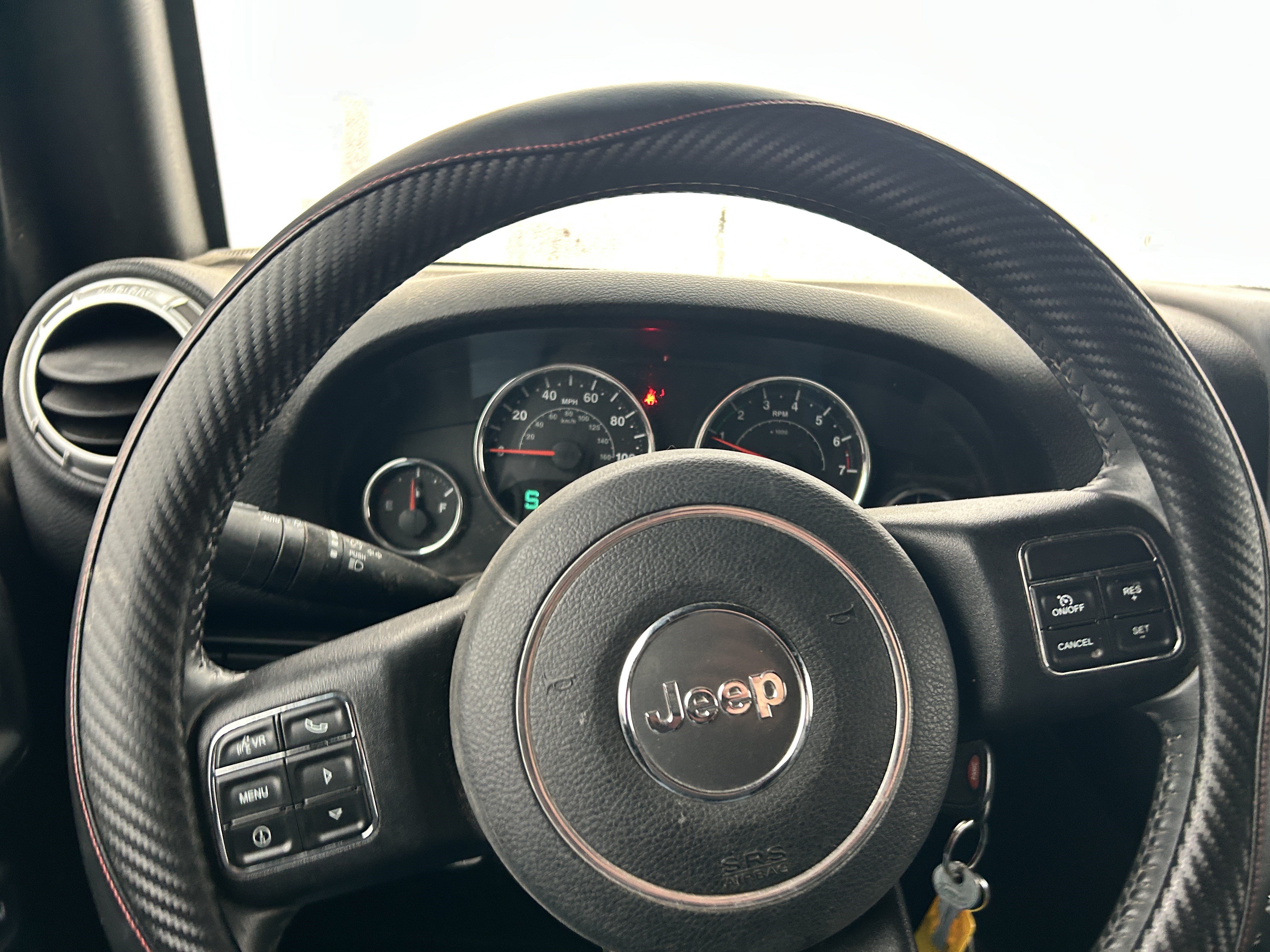 Used 2015 Jeep Wrangler Unlimited Rubicon w/ Connectivity Group AWD/4WD image 17