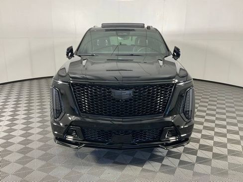 Used 2025 Cadillac Escalade V AWD/4WD image 2