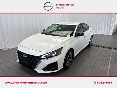 Used 2024 Nissan Altima 2.5 SV FWD image 1