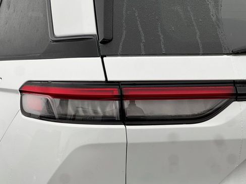 New 2026 Jeep Grand Cherokee Altitude image 26