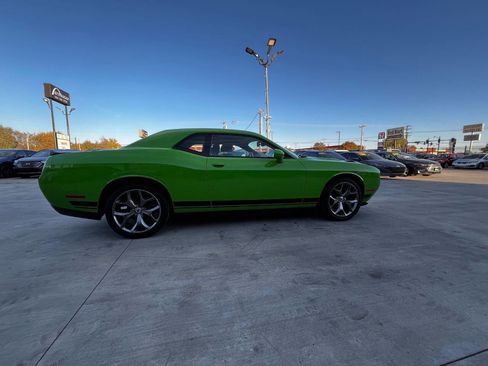 Used 2017 Dodge Challenger SXT image 5
