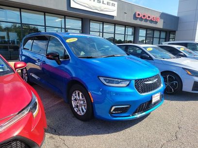Used 2026 Chrysler Pacifica Select