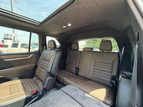 New 2026 GMC Acadia Denali Ultimate w/ LPO, Floor Liner Package AWD/4WD image 27