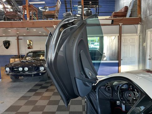 Used 2016 McLaren 570S Coupe RWD image 46