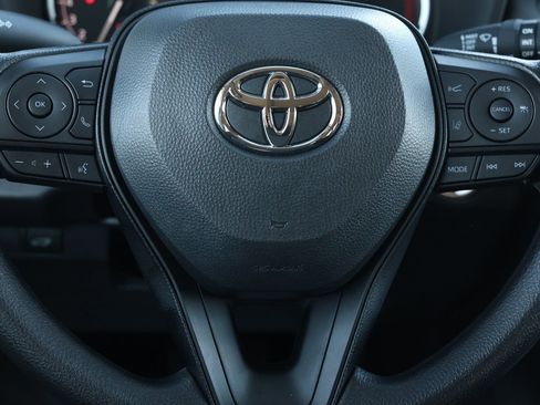 Used 2025 Toyota RAV4 XLE image 17