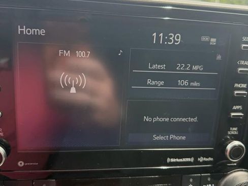 Used 2021 Toyota Highlander XLE AWD/4WD image 16