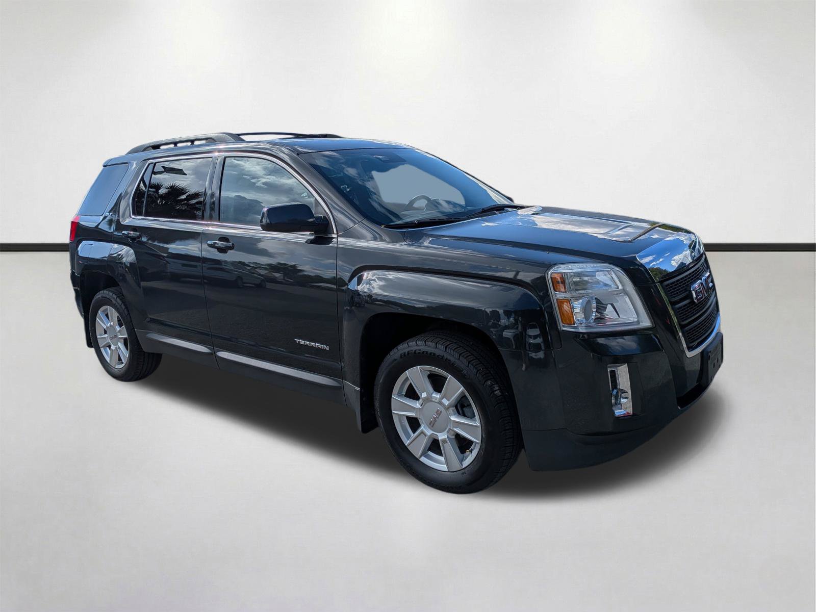 Used 2013 GMC Terrain SLT w/ Safety Package FWD image 2