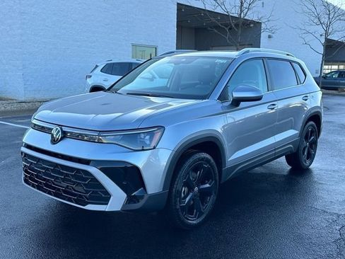 New 2026 Volkswagen Taos SEL image 3