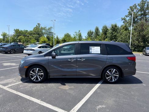 Used 2024 Honda Odyssey Touring image 3