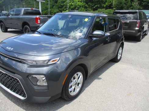 Used 2022 Kia Soul S FWD image 8