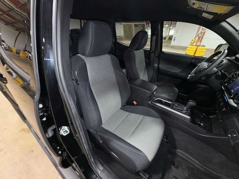 Used 2021 Toyota Tacoma TRD Sport w/ Technology Package AWD/4WD image 16