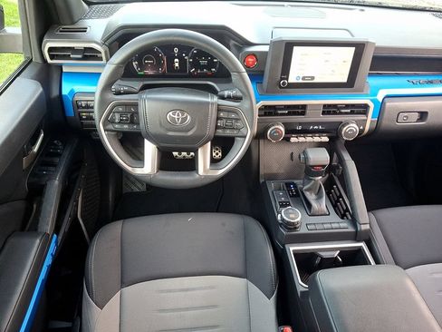Used 2025 Toyota Tacoma TRD Sport AWD/4WD image 11