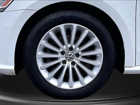 Used 2016 Volkswagen Passat 1.8T SE w/ Lighting Package FWD image 31