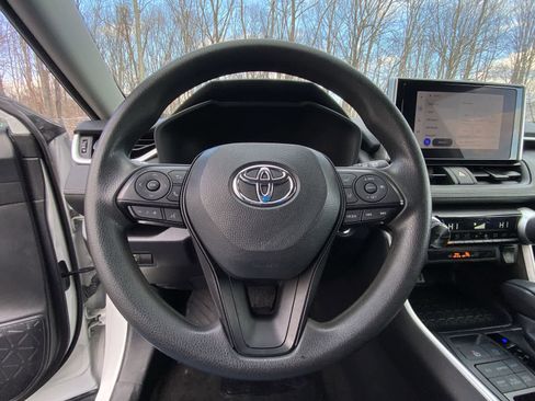 Used 2024 Toyota RAV4 XLE image 31