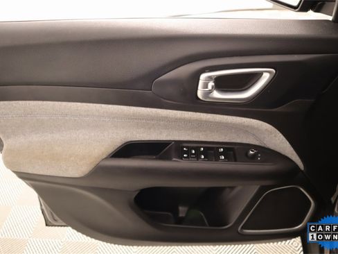 Used 2024 Jeep Compass Sport image 14