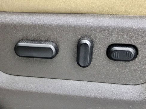 Used 2011 Ford F250 Lariat image 19